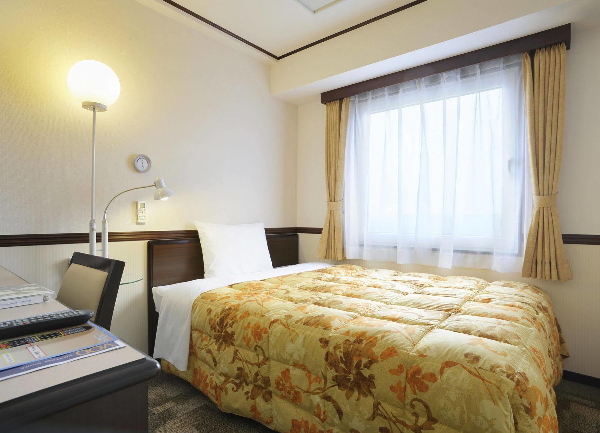 Toyoko Inn Kobe Sannomiya No.2 Exterior foto